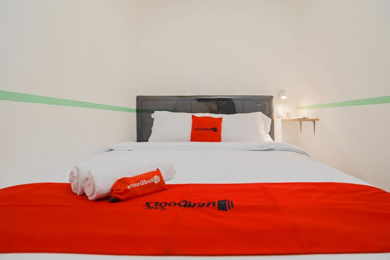 Reddoorz @ Taman Royal Tangerang Hotel Exterior photo